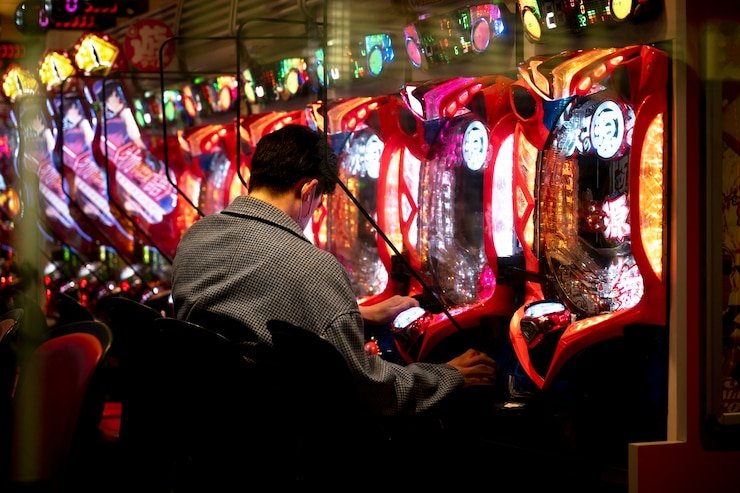 Mobile phone showing 77dragon login account verification and login interface